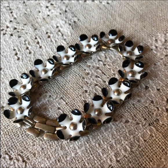 J. Crew flower 🌸 bracelet - Picture 1 of 5